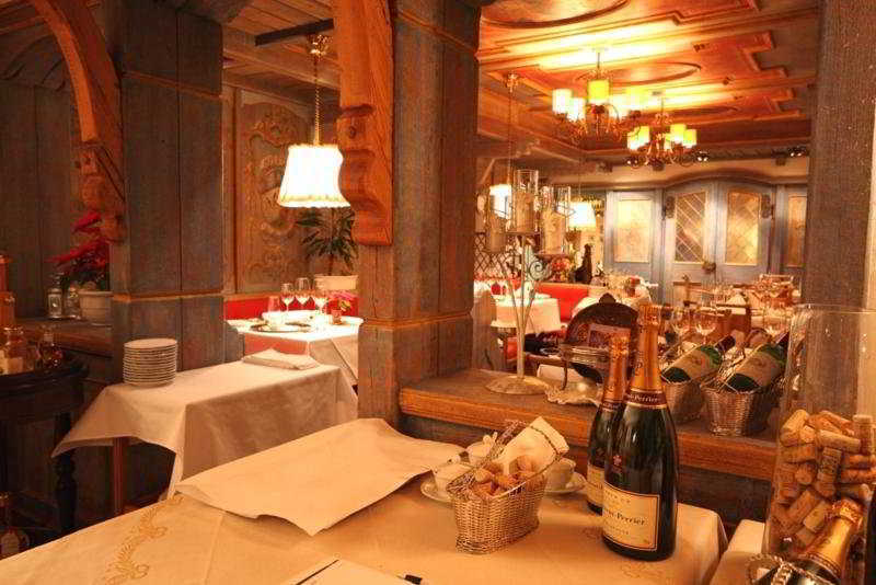 Relais & Chateaux Schoenegg Zermatt Restoran foto